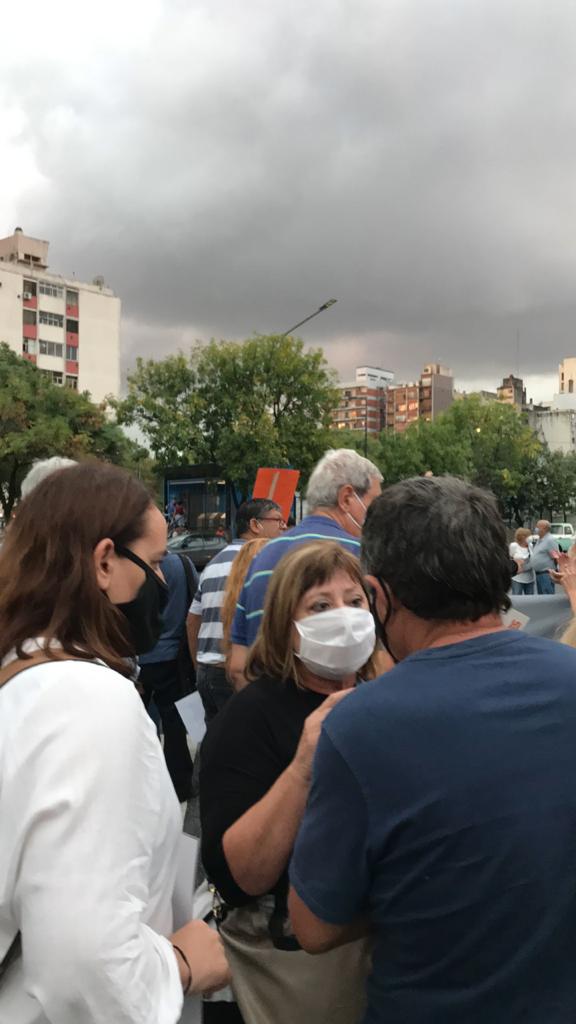 UsinadeJusticia's tweet photo. Hoy estuvimos presente en la marcha para pedir Justicia por el brutal asesinato de María Rosa Daglio. Su asesino tendría que haber estado preso, lo liberaron con la excusa del COVID. Desde UJ no vamos a parar hasta que los jueces que matan con su lapicera paguen por sus actos. https://t.co/IzQ5O5jrkm