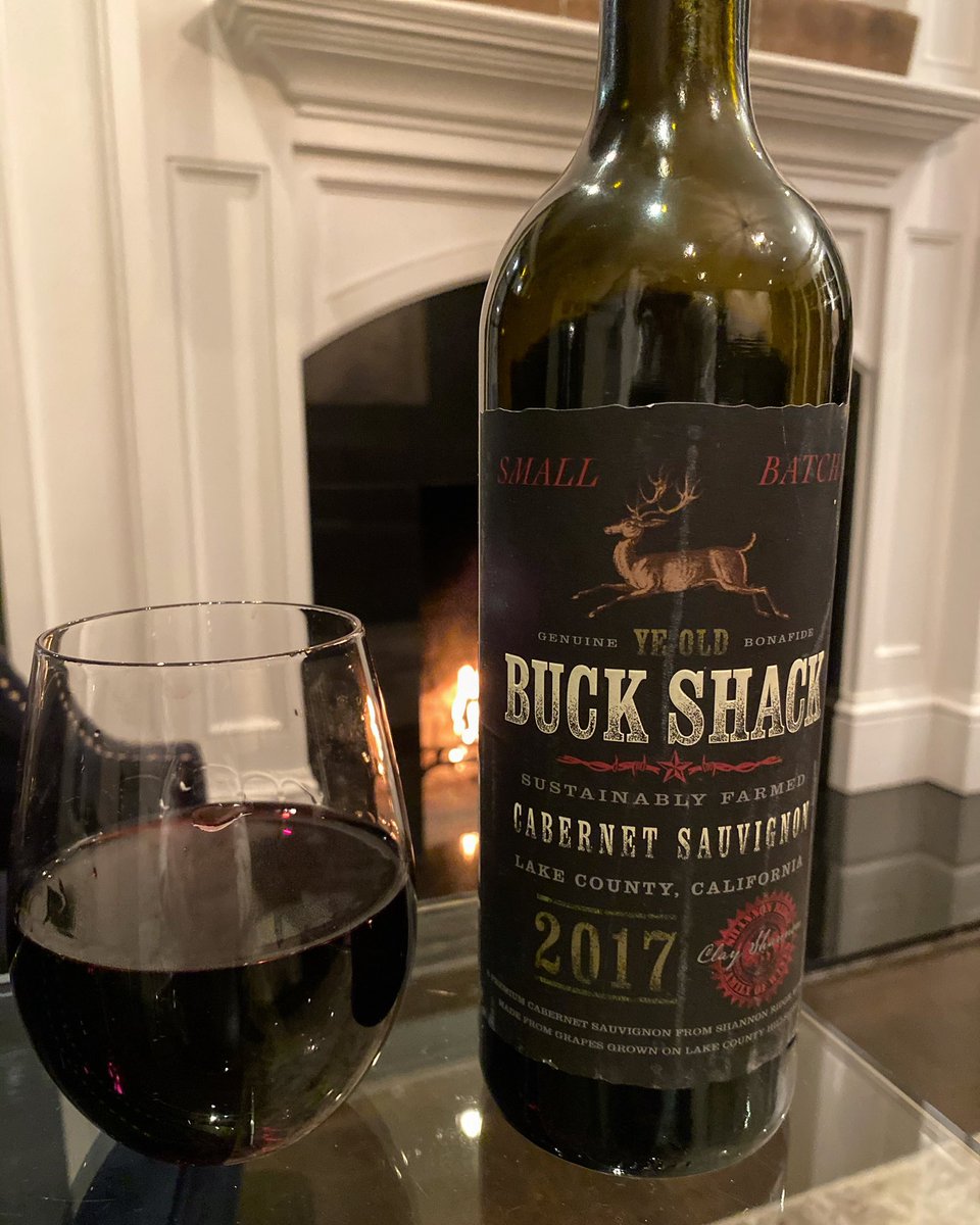 BuckProductions's tweet photo. Itโs the weekend ๐ท
.
Raising a glass to the #buckteam who crushed it this week. Easy to work hard when you love what you do!!!
.
#buckproductions #cheers #theteam #drinktothat #weekendready https://t.co/clyE1KZHWk