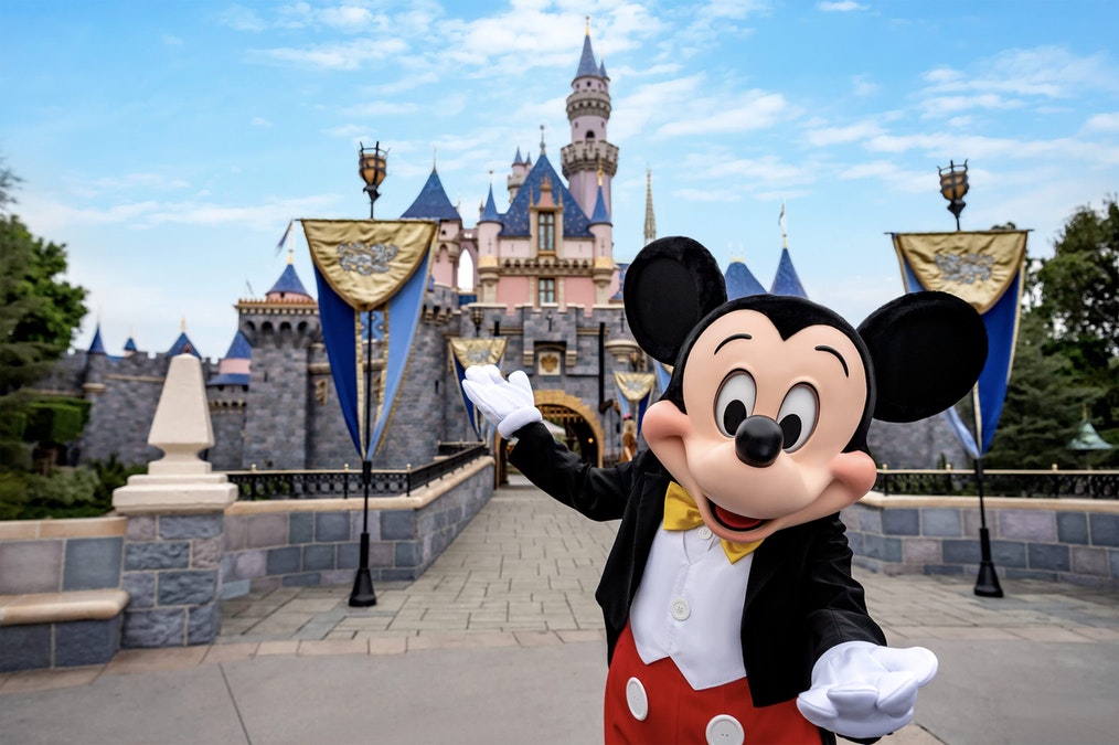 dlnt's tweet photo. California Releases Revised Theme Park Guidelines; Requires Outdoor Queuing, Allows Face Covering Exemptions

https://t.co/89NV4g3l2F https://t.co/GekKsoGZFt