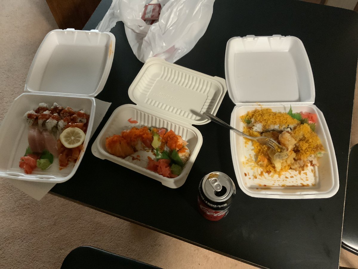 Hiwaydog's tweet photo. They gave me the wrong order, but it’s very good! #sushiislife https://t.co/ICImBVfGWj