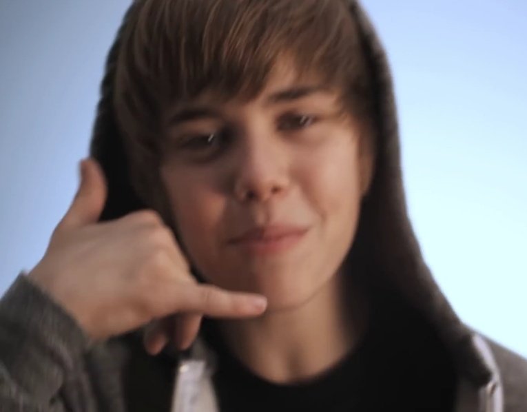 availablebiebzs's tweet photo. Justin Bieber                  Justin Bieber
    2009                                    2021 https://t.co/xfpT91R5tj