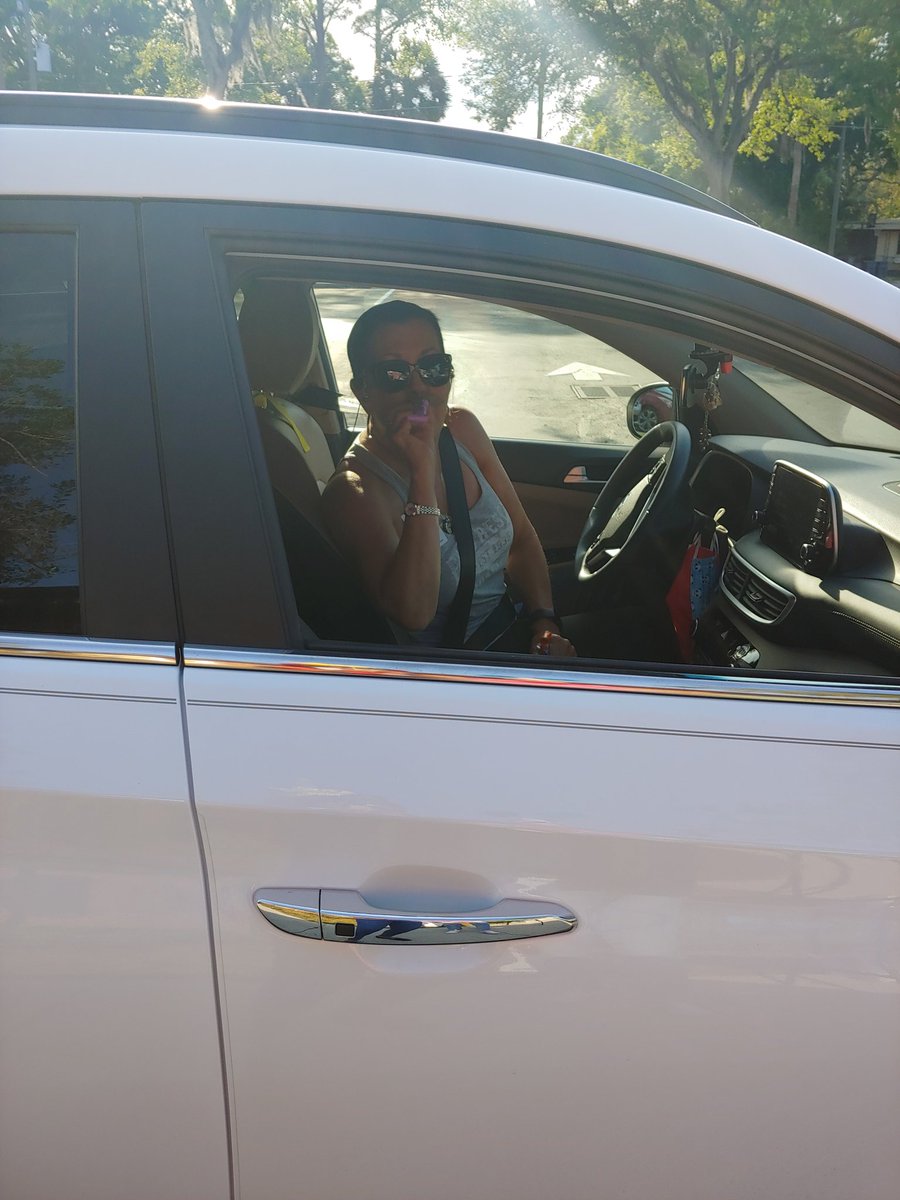 GreatStartSCPS's tweet image. Thank you SCPS Board Member @almond_karen for stopping by our Drive- Up Dr. Seuss Birthday Party! We had over 50 families to attend!