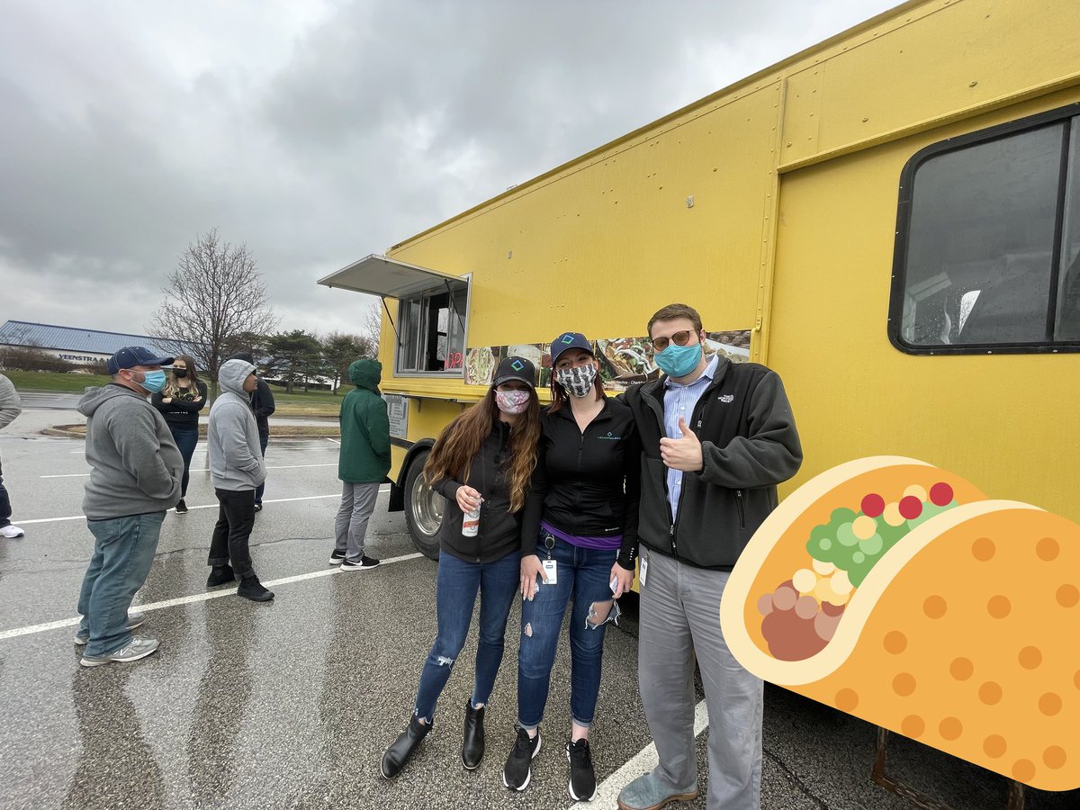 OmarQJordan's tweet photo. #FoodTrucks at @LenderClose. (We're #hiring BTW)
#Team LenderClose closes the #week with a #celebration. 
#FoodTrucks #Tacos #10Million #SeriesB #WhatsNext #LenderClose #FinTech #FunTech #hiring #team #jobs #careers #nowhiring #joinourteam https://t.co/4pebPXL78x
