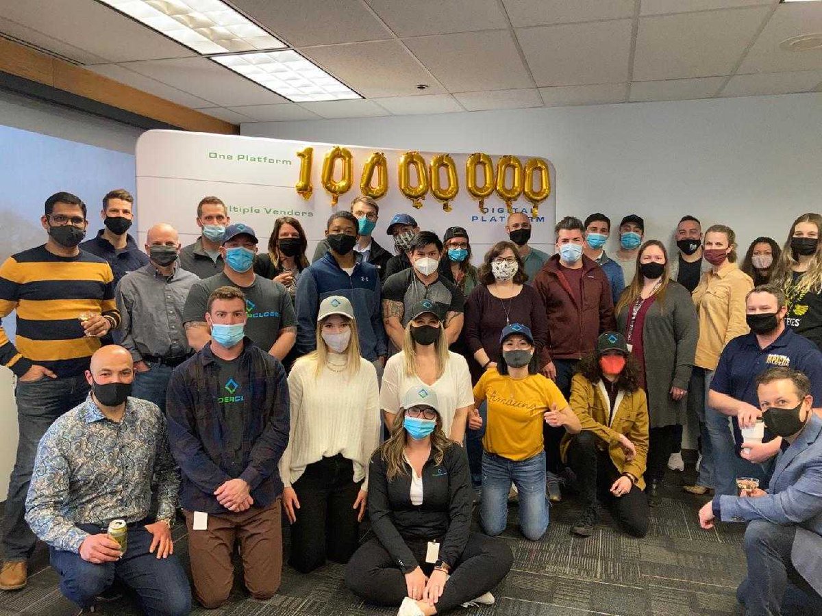 OmarQJordan's tweet photo. #FoodTrucks at @LenderClose. (We're #hiring BTW)
#Team LenderClose closes the #week with a #celebration. 
#FoodTrucks #Tacos #10Million #SeriesB #WhatsNext #LenderClose #FinTech #FunTech #hiring #team #jobs #careers #nowhiring #joinourteam https://t.co/4pebPXL78x