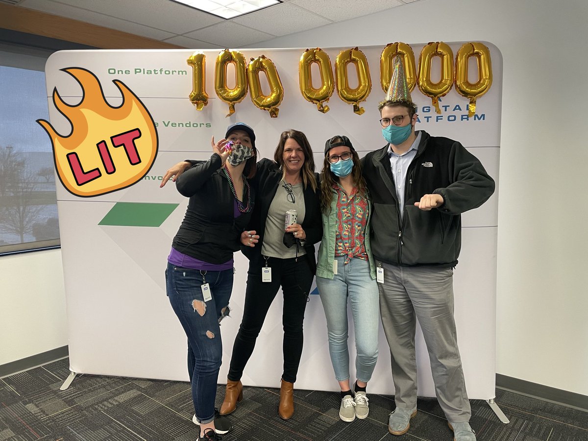OmarQJordan's tweet photo. #FoodTrucks at @LenderClose. (We're #hiring BTW)
#Team LenderClose closes the #week with a #celebration. 
#FoodTrucks #Tacos #10Million #SeriesB #WhatsNext #LenderClose #FinTech #FunTech #hiring #team #jobs #careers #nowhiring #joinourteam https://t.co/4pebPXL78x
