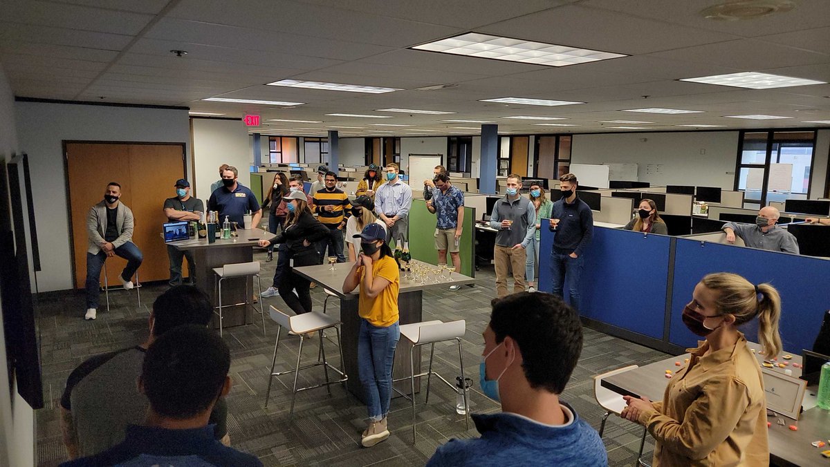 OmarQJordan's tweet photo. #FoodTrucks at @LenderClose. (We're #hiring BTW)
#Team LenderClose closes the #week with a #celebration. 
#FoodTrucks #Tacos #10Million #SeriesB #WhatsNext #LenderClose #FinTech #FunTech #hiring #team #jobs #careers #nowhiring #joinourteam https://t.co/4pebPXL78x