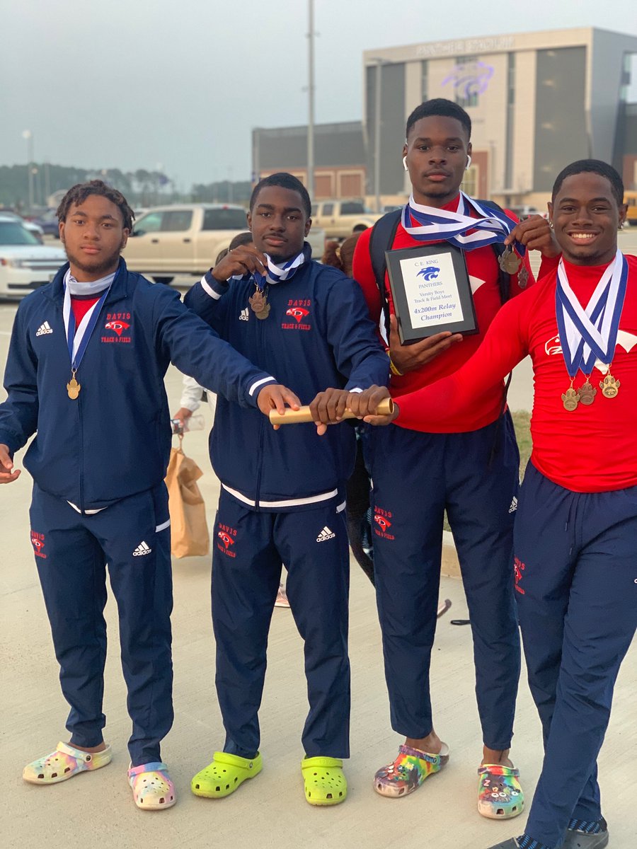 mdbates's tweet photo. I don’t like to brag so my squad brag for me! Goal every week is keep getting the time down! 4 weeks in a row bringing home Gold in 4x200 with a new pr each week! #buildingchampions #makingwinninganexpectation #falconfast @DavisHS_AISD @davistrack @DeanColbert5 @BODFalcons https://t.co/AV9xidHFJO