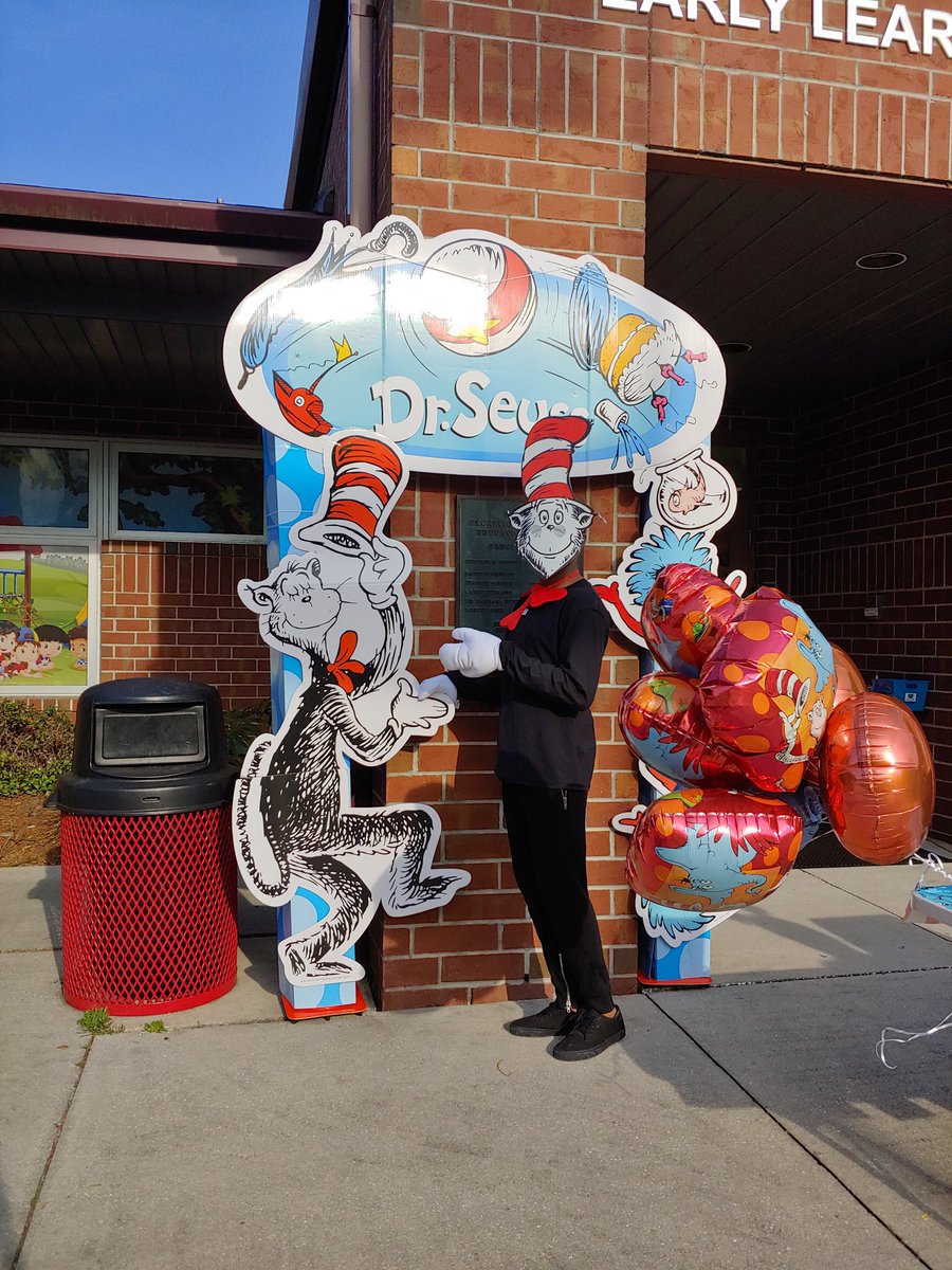 GreatStartSCPS's tweet image. Thank you to our ELC and Great Start families for showing up to our Drive-Up Dr. Seuss Party!