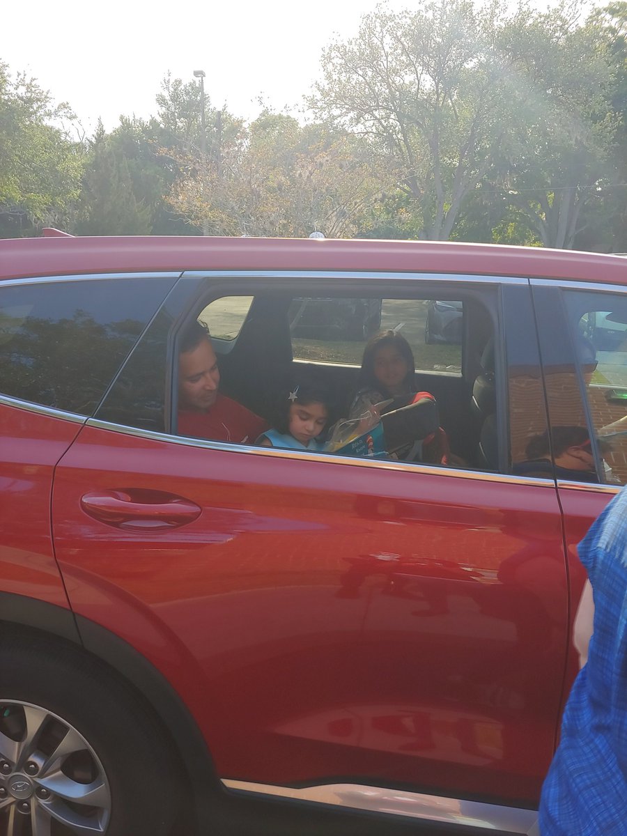 GreatStartSCPS's tweet image. Thank you to our ELC and Great Start families for showing up to our Drive-Up Dr. Seuss Party!