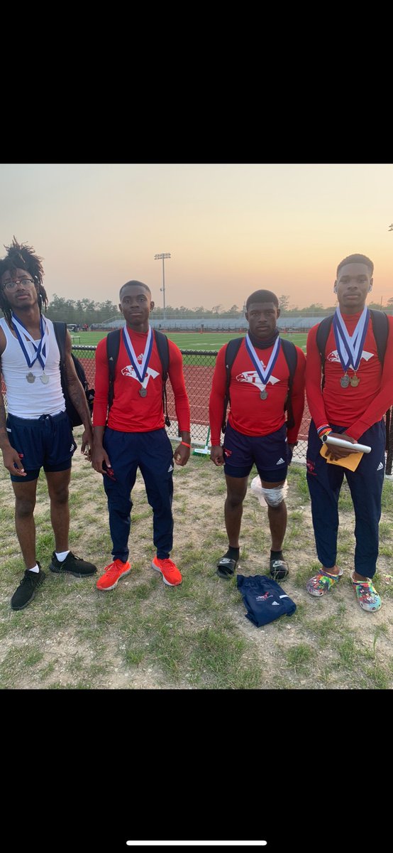 mdbates's tweet photo. S/o to 4x400 team bringing home the silver today! ! #buildingchampions #makingwinninganexpectation #falconfast @DavisHS_AISD @davistrack @DeanColbert5 @BODFalcons https://t.co/SElTjT60tj