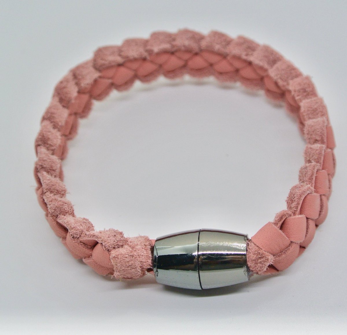 stylish_sci's tweet photo. Excited to share this item from my #etsy shop: Woven Leather Bracelet with Magnetic Clasp Unisex https://t.co/eXrqxsoQ31
#stylishscientist #shopsmall #shopsmallbusiness #accessoriesmaketheoutfit #collectthemall #wovenleather #handmadejewelry #etsysellersofinstagram #hellogorgeous https://t.co/w3jVmPFlZp