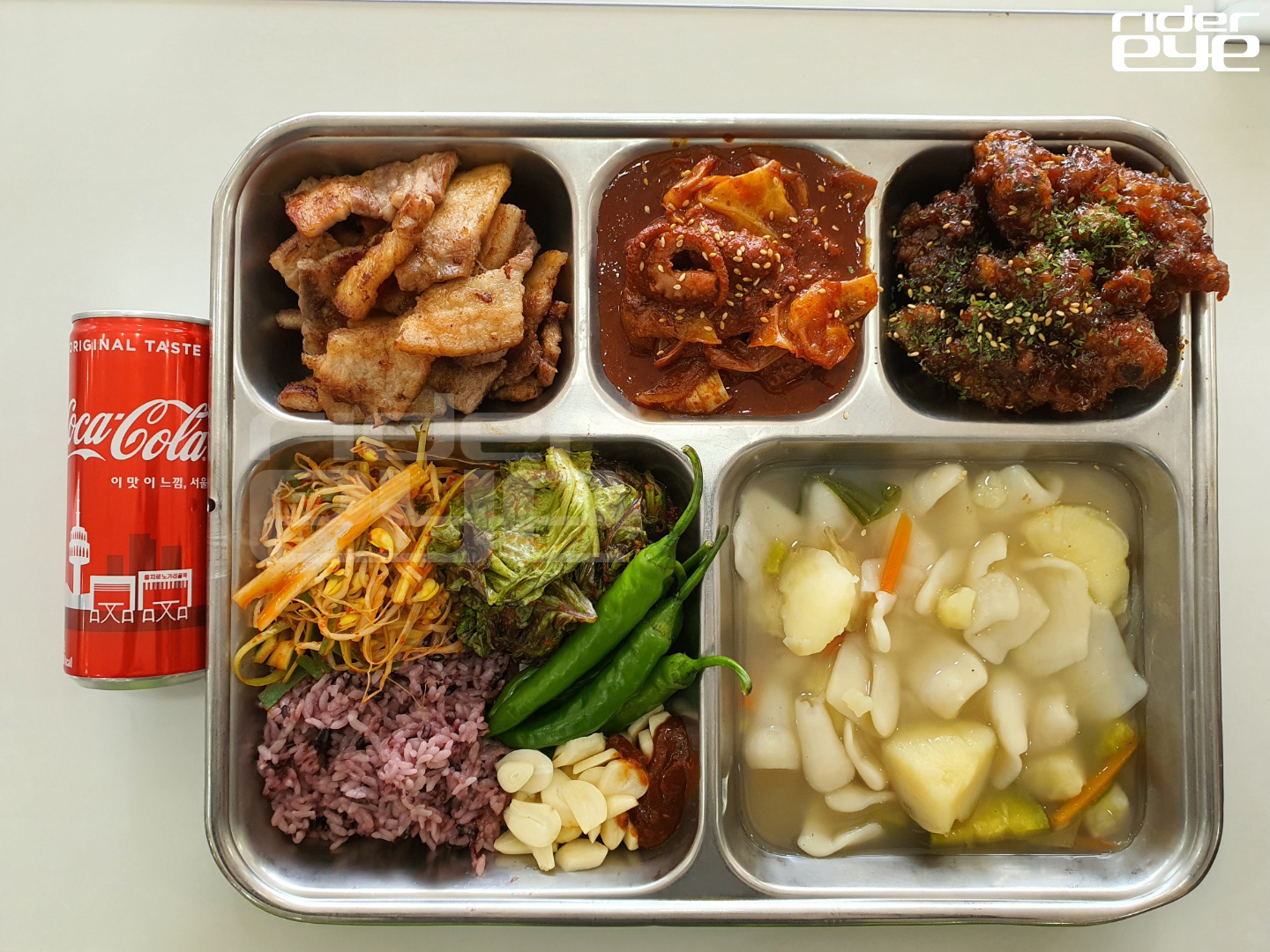 Southwood T Co 0a4mkjkrcg 韓国の軍隊で出る食事だそうです コーラと豚肉があるのでおいしそうです T Co Oqndpkzxdv Twitter