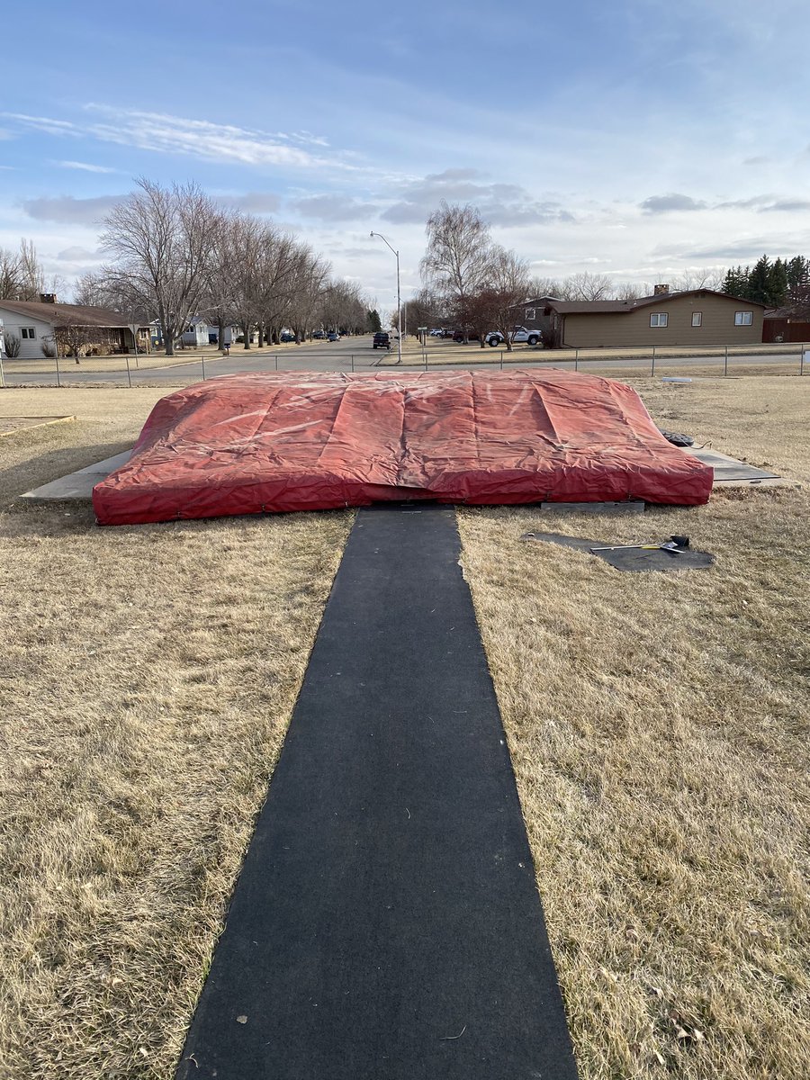 Lazerbeam12's tweet photo. So we can officially call it spring! Time to get airborne after a two year wait. Feet to the heavens https://t.co/8vSCwV2nHK
