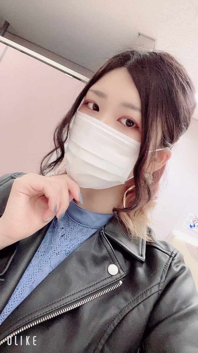 shieeeki's tweet photo. 私にしては珍しく寒色系わんぴーす！髪も珍しく負けたけど…さぁ！いつまで！もつかな！！！ https://t.co/8mXU0jWaWm