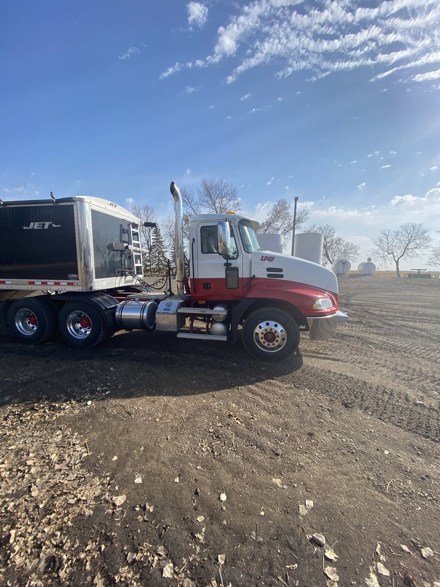 jdfarmernd's tweet photo. @jettrailers
Pick your color!
#JetSideDump
#JetHopper https://t.co/SQSqwQlVf4