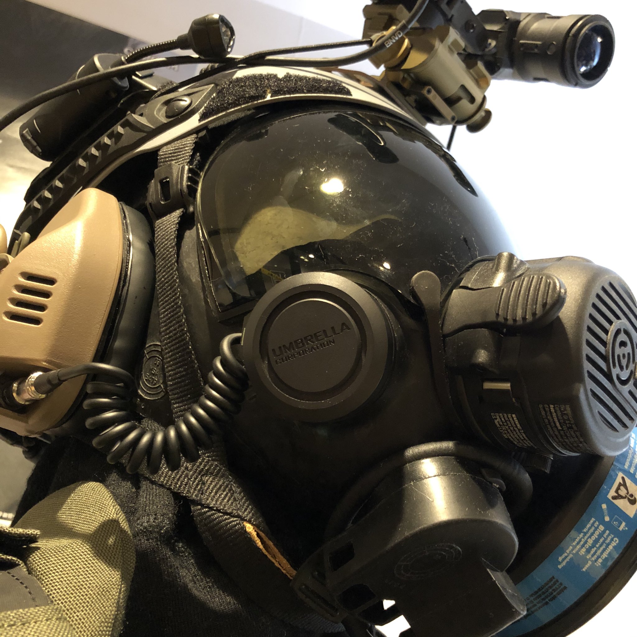 MSAガスマスク　バイオハザード7 青アンブレラ　BSAA コスプレ　バイオ バイオハザード7の青いアンブレラ兵。「分隊、ベーカー邸に進み