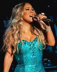  Happy Birthday to Mariah Carey.
She\s 52 years old today.
Still young and sexy. 