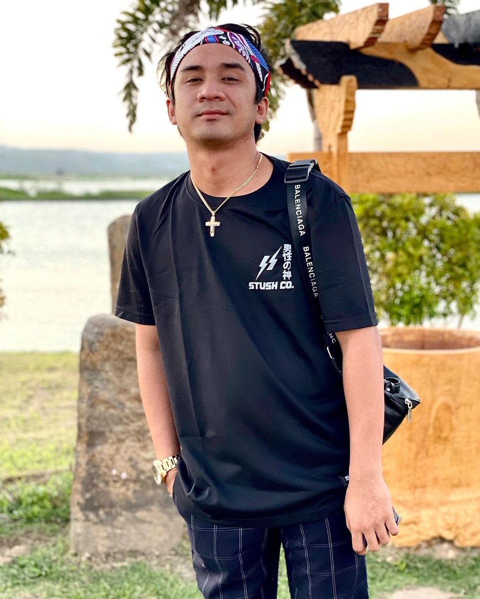 flyhybutterfly's tweet photo. Kung ganitong kagwapo at kaastig ba naman ang magmomodel ng Brand Shirt mo? Lalong madami ang mapapabili 🥰😍🖤

Lalong lumabas ang kaASTIGan ng Shirt Design 🥰😍

#JomarLovena 
#BossKillah
#OurSWAGDad https://t.co/UTQr4XXrRQ