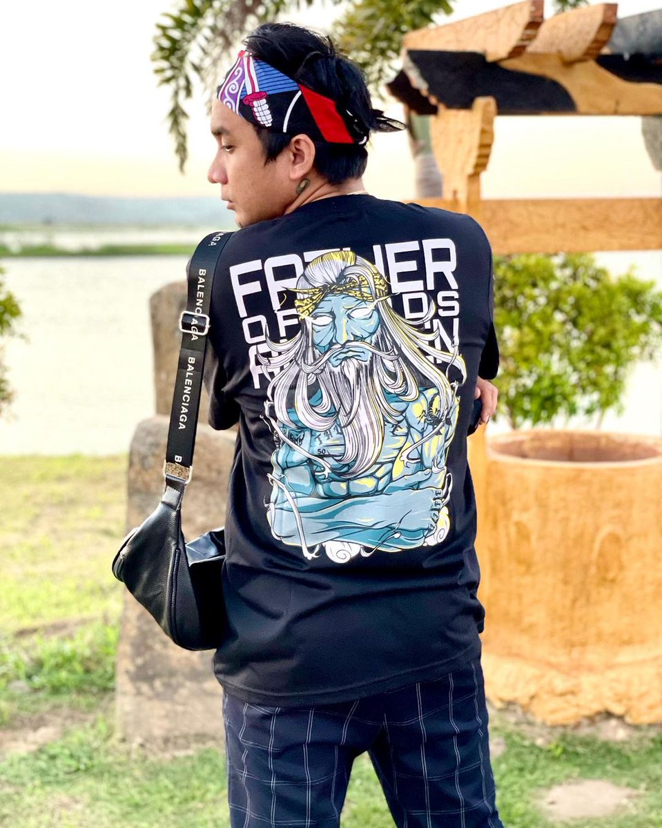 flyhybutterfly's tweet photo. Kung ganitong kagwapo at kaastig ba naman ang magmomodel ng Brand Shirt mo? Lalong madami ang mapapabili 🥰😍🖤

Lalong lumabas ang kaASTIGan ng Shirt Design 🥰😍

#JomarLovena 
#BossKillah
#OurSWAGDad https://t.co/UTQr4XXrRQ