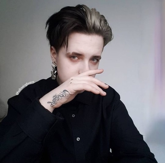 🦇 P 🦇

                - Just an ordinary man in an unordinary world

                - The human mind works in mysterious ways

                       - a little danger never hurt anyone

       •Not new to rp/fl•