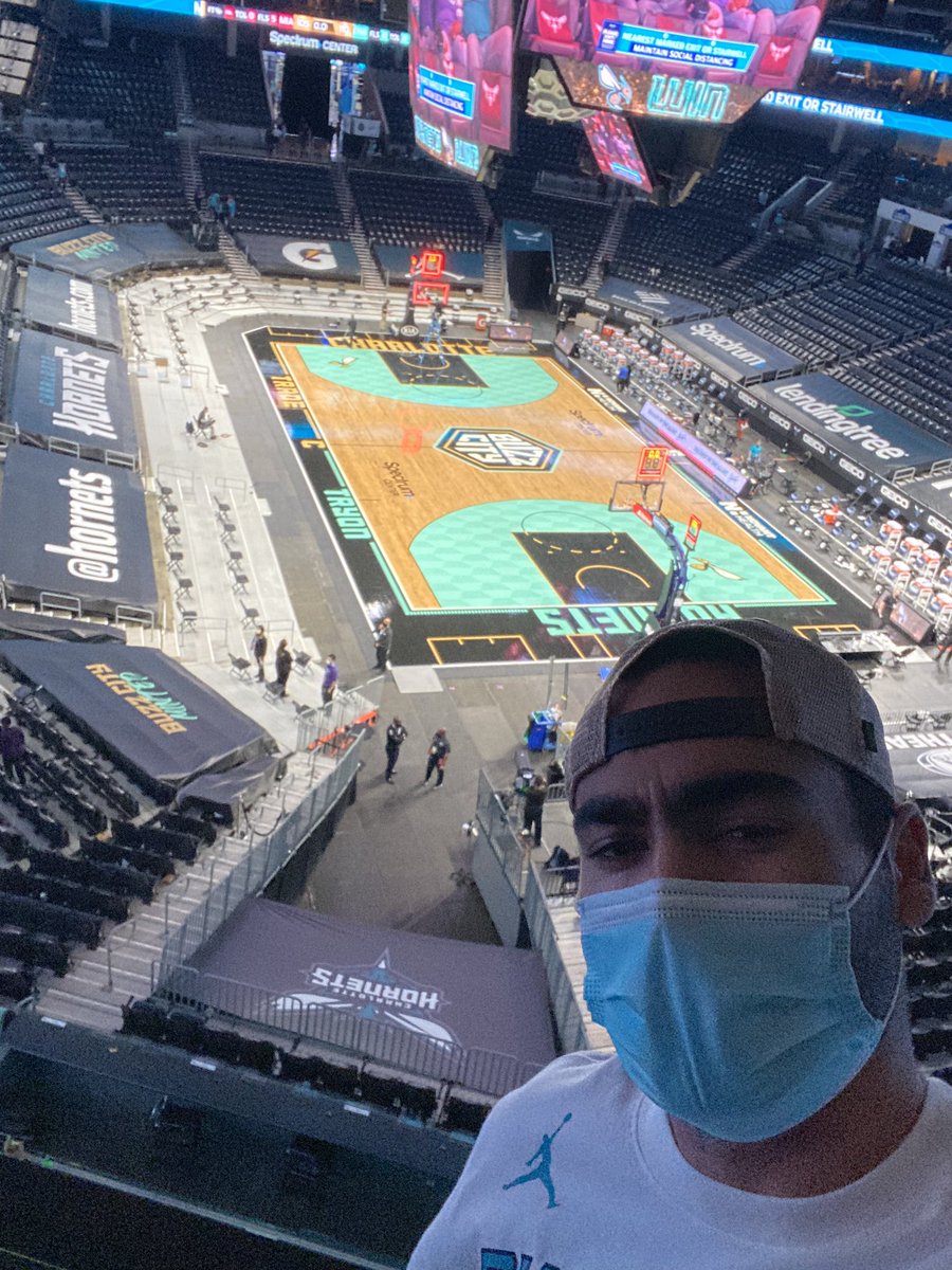 FrSeattle's tweet photo. Soirée incroyable ! 
Beau match des @Hornets_France https://t.co/3Pqd6xnCLU