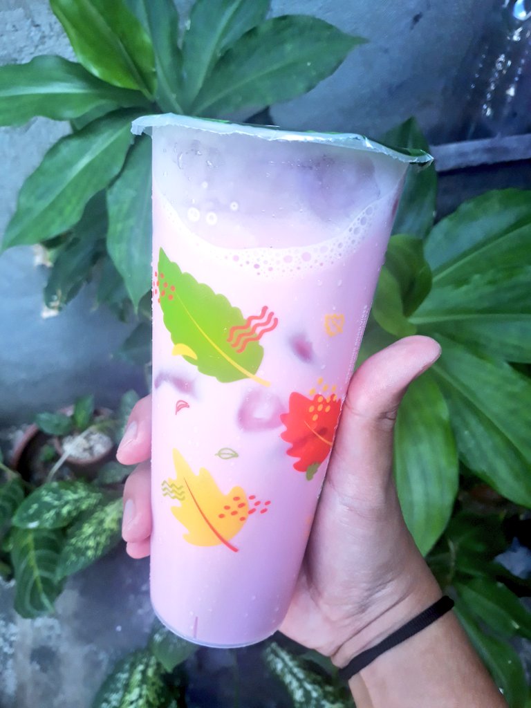 khizkee's tweet photo. @moonleafteashop
Pink Milk 🥰
#Moonleaf #PinkMilk #teatime #milktea https://t.co/ztaRTcg5Nv