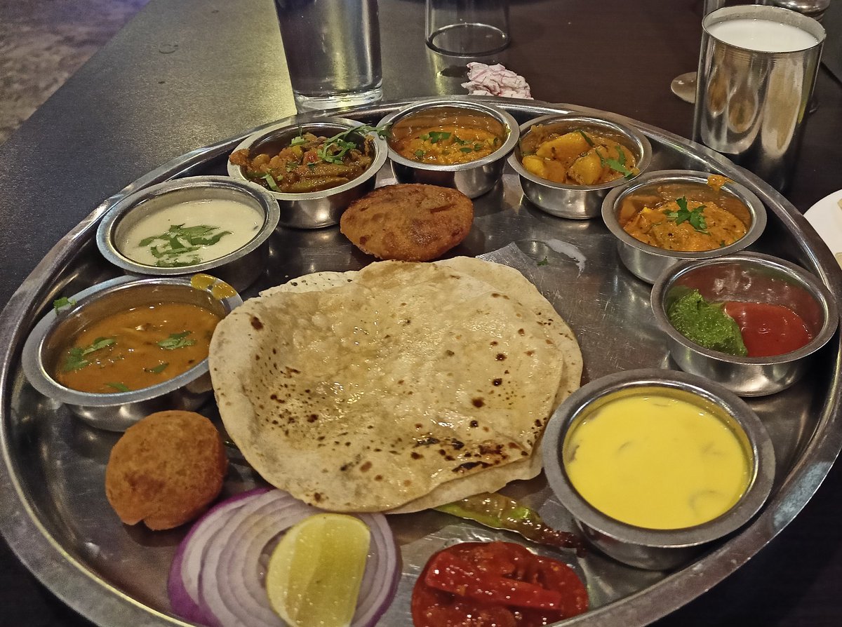 SS_Tanwar's tweet image. Here my Colourful Gujrati Thal 👇
So delicious 🤤😋

#RamdevContest #RamdevMasala #IndianSpices #PremiumSpices #BlendedSpices
@Ramdev_Food 

Join friends 👇
@cool_bindra @itsPriynkaM 
@Subramoniam07 @JagroopSinghh