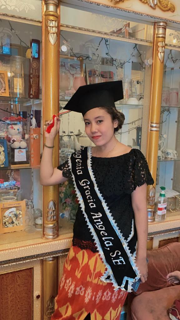 qitingggg's tweet photo. thanks God , Officially Eugenia Gracia Angela S.E 🥰 

#wisudaonline https://t.co/oJFVrTGIxx