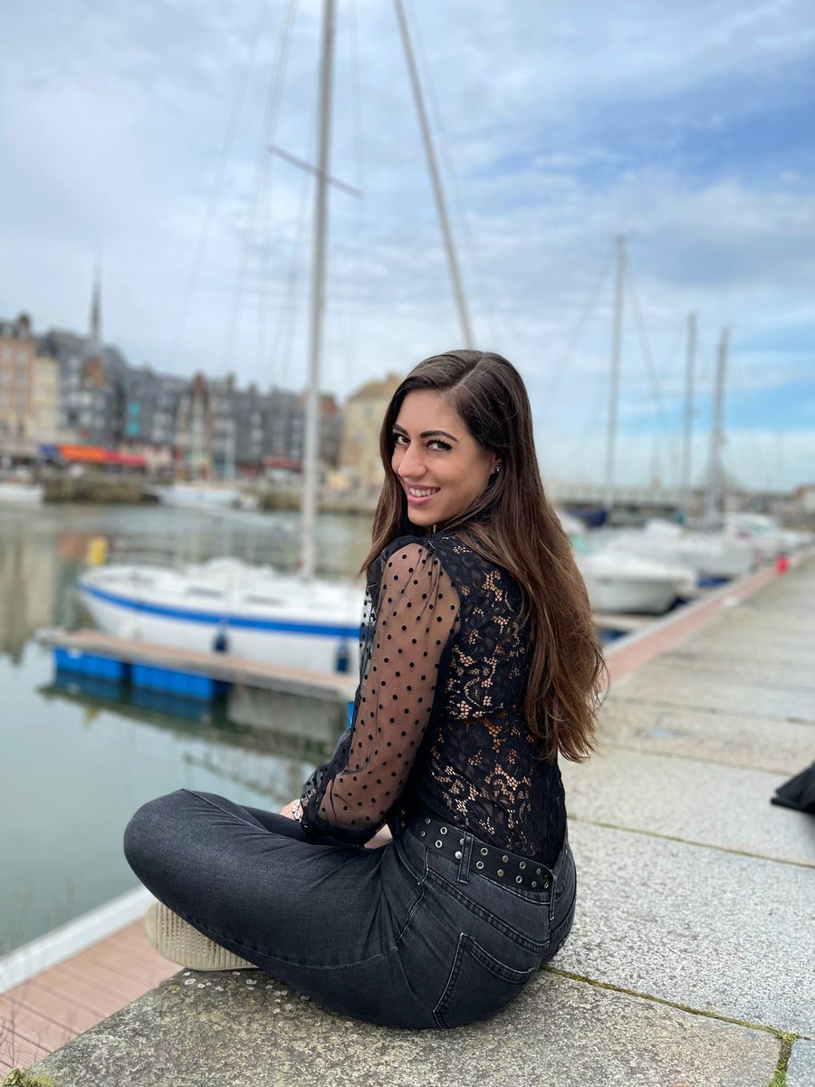 Nalya_officiel's tweet photo. Bonjour et bon samedi à tous 🎵🎶
J’espère que vous allez bien 😊
Je compte sur votre écoute et vos votes à 12h00 pour mon titre #PourQueJeSigne sur #LRdR 🙏🏼
🔗 https://t.co/5VED3mCM4H https://t.co/LgGWQu1wLX