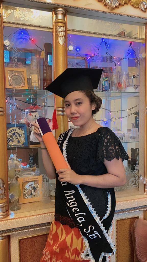 qitingggg's tweet photo. akhirnyaaa gais aku sarjana, thankyouuu buat kamu yg selalu support di belakang layar 🥰😜 https://t.co/slpteN2CFR