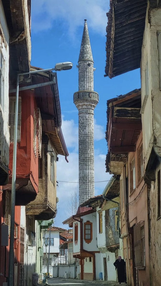 Ramazan ayını müjdeleyen bu mübarek gece güzel memleketimizde;

Soframıza bereket, yuvamıza huzur, kalplerimize ferahlık getirsin… 

#BeratKandili’miz mübarek olsun.