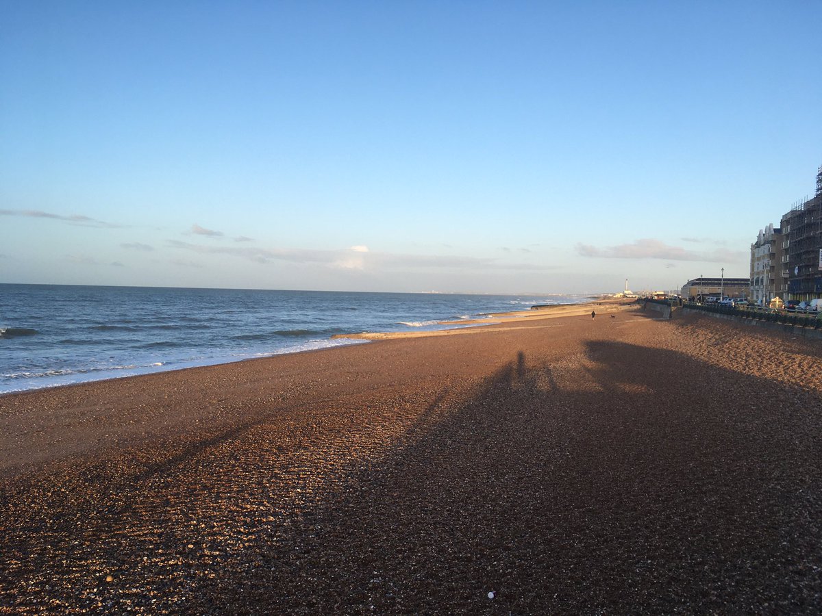 Steve_T_online's tweet photo. Glorious weather for a 5k run on #Hove seafront - thought of you @KarenHaward and @mdrakes1 #runchat #needtoliedown https://t.co/wNUPr0SuAu