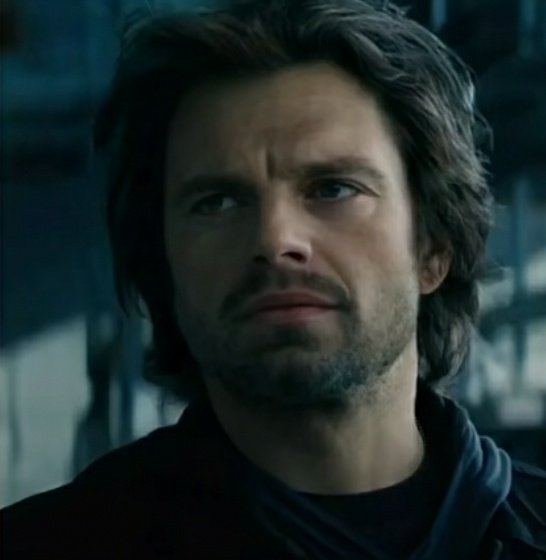 Violetaxweasley's tweet photo. BUCKY DE PELO LARGO AAAAAAAAAAAAAAAAAAAAAAA imaginen TAN SOLO IMAGINEN https://t.co/lTp2QXnSa9