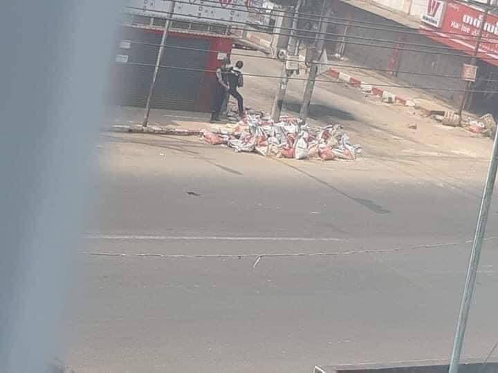 tw // blood // wound
Protestors were shot in the head, leg, and waist by military terrorists at Bago City.
ANTIFASCIST REVOLUTION
#AntiFascistRevolution2021
#Mar27Coup
#WhatsHappeningInMyanmar