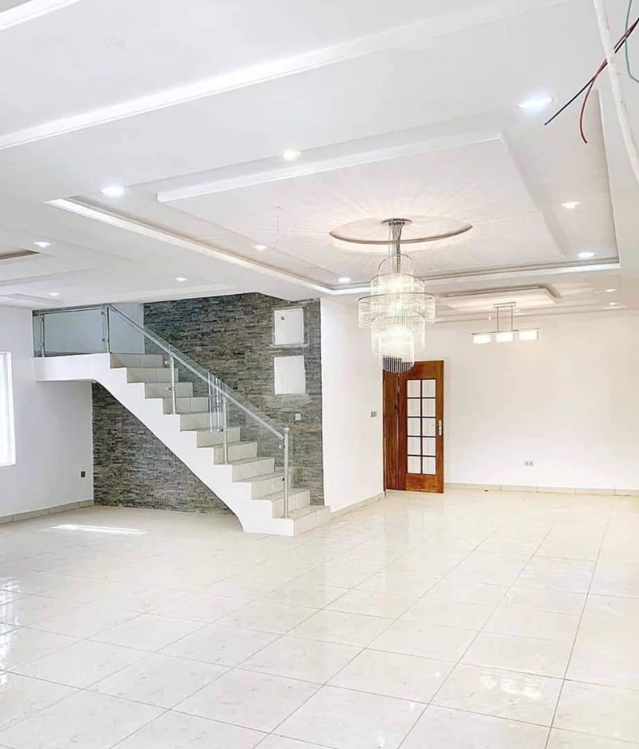 gusto_d_chi's tweet photo. Hello y'all patronize your brother please, I can hang POP and wallpaper, I can screed, and paint, all these I can do, but for a while now I have not done anything, and my family is suffering, so please patronize me #AkwaIbomTwitter https://t.co/QPueaI5hX0
