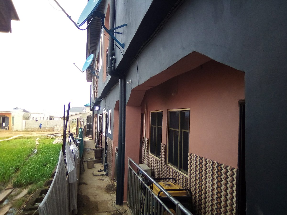 gusto_d_chi's tweet photo. Hello y'all patronize your brother please, I can hang POP and wallpaper, I can screed, and paint, all these I can do, but for a while now I have not done anything, and my family is suffering, so please patronize me #AkwaIbomTwitter https://t.co/QPueaI5hX0