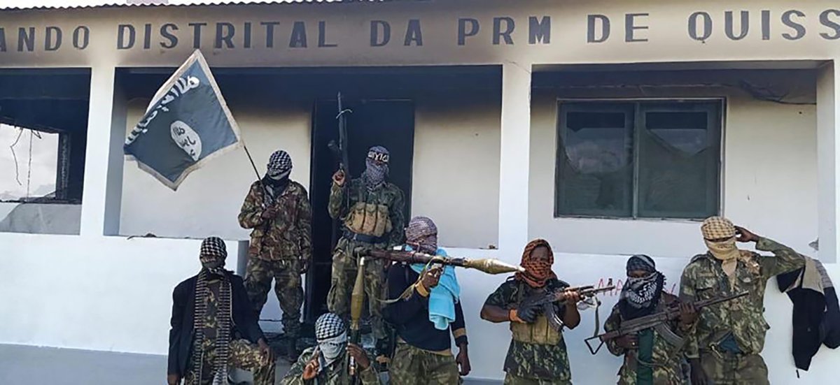 SABreakingNews's tweet photo. Newsflash: South Africans reportedly killed as Jihadist insurgents overrun hotel in Mozambique’s Palma https://t.co/wpUgLfVJMS https://t.co/adJ7ZFE0zh