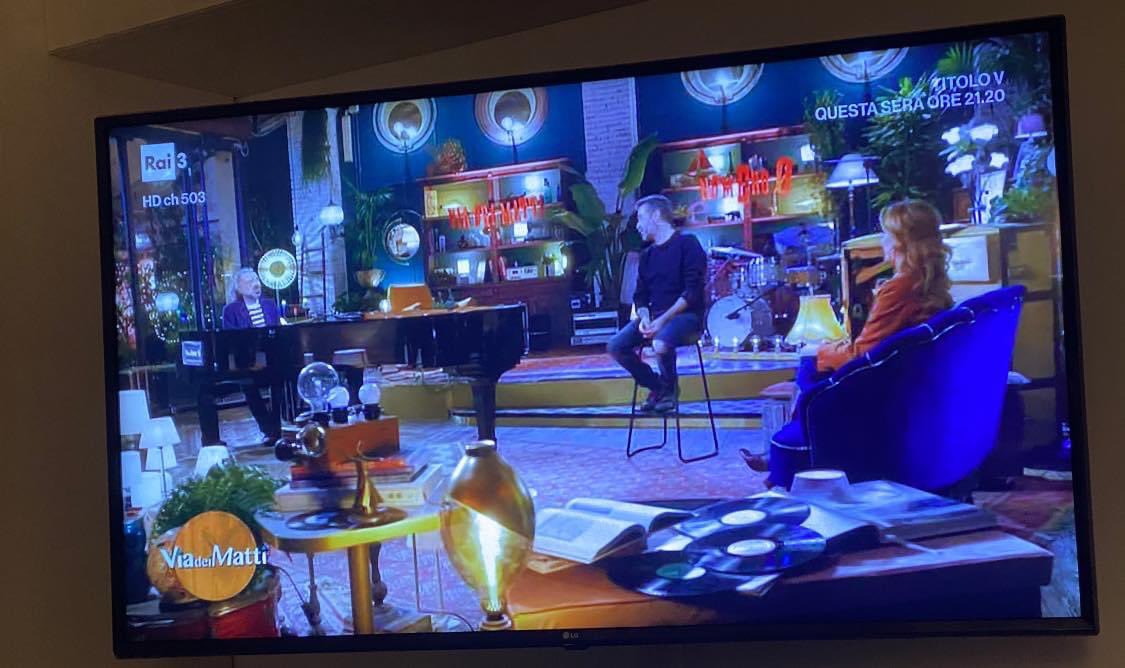 valentinal848's tweet photo. Trasmissione super consigliata!!!
Via Dei matti, 0
Bollani e consorte accolgono ogni sera grandi ospiti, e soprattutto si fa musica in Tv
👏🏻👏🏻
#wlarai #viadeimatti #StefanoBollani #Rai3 https://t.co/ImBAsXe5jI