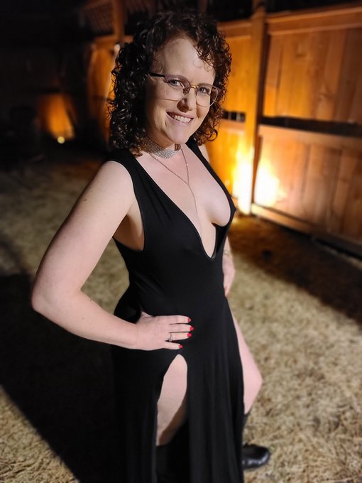 I had a great time at the club tonight.  I'm loving my new dress and necklace. https://t.co/QrDiVxgT<a href="/tag/myhappyplace"class="tags"><span>#myhappyplace</span></a>