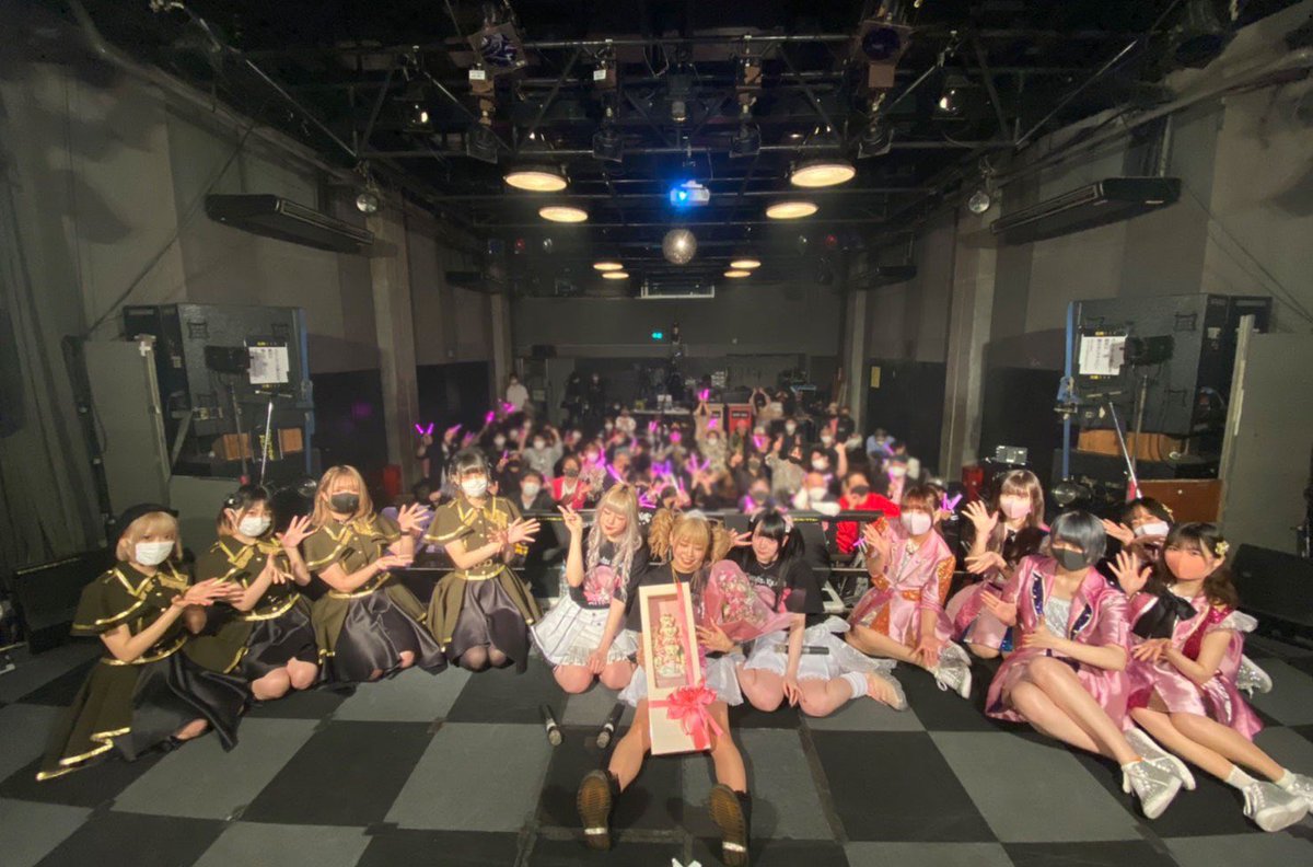 misolade_edison's tweet photo. 改めて昨日は本当にありがとうございました。

ミソラドエジソンの物語と、三人のココロは続いていきますので、これからも応援のほど何卒よろしくお願い致します。

ただ、今は少し皆様と余韻を感じたく思います。

ライブを見逃した方も4月2日までコチラより視聴可能です。
https://t.co/vWnNkP0z0L https://t.co/YDuWTQf4cd