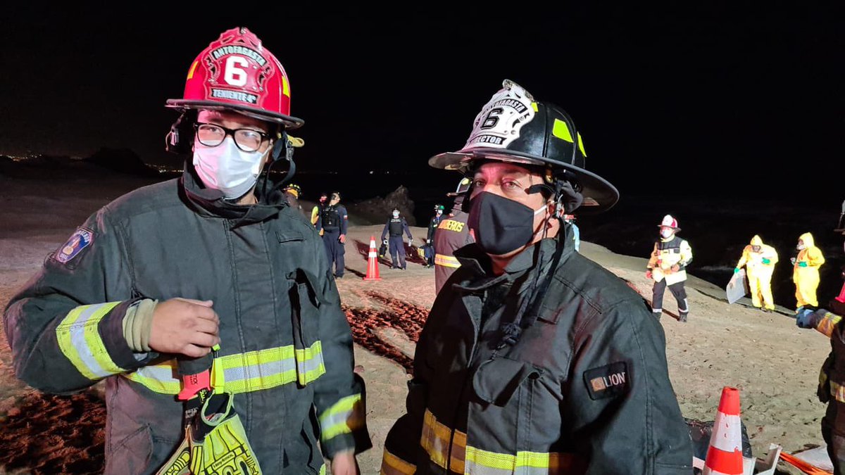 Nuestra Compañia se mantiene realizando labores en el control de Emergencia Haz-Mat, que involucro a una persona fallecida de sexo masculino, producto de la ingesta de Cianuro.

#Antofagasta #bomberosdechile #hazmat #BomberosAntofagasta