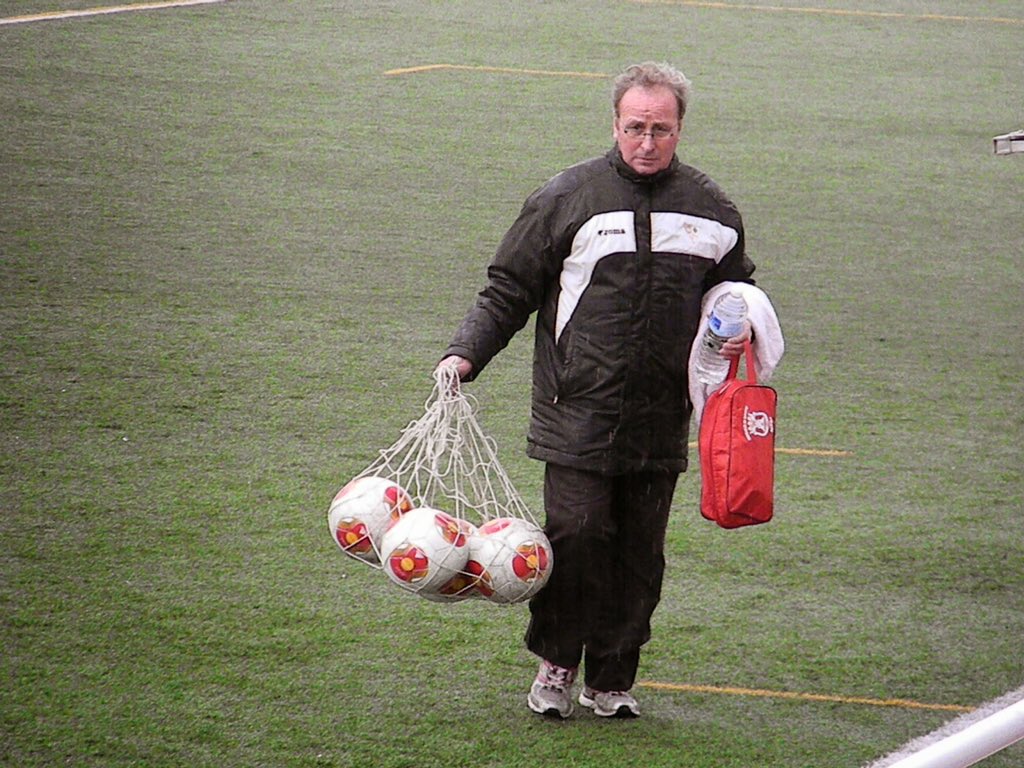 Mora_CF's tweet photo. Hoy nos ha dejado una de las personas que más ha vivido el fútbol en nuestro pueblo y que durante más de 25 años fue nuestro delegado. Un fuerte abrazo a toda su familia, en estos difíciles momentos. Siempre en nuestro recuerdo.
D.E.P. Antonio. https://t.co/qwF8zZQt9i