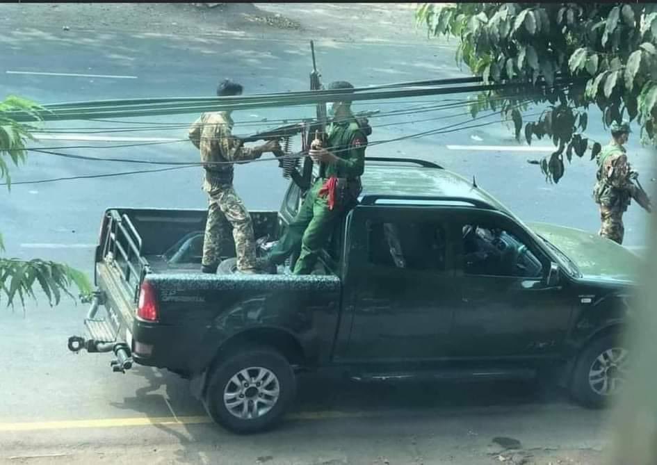 Kyeik Hto, Mon State, Myanmar
Total four protesters were shot this morning.
One head shoot,one at throat and one at arm.
Two protesters died and this is the gun they used for protesters who doesn’t have any weapons.

#mar27coup
#WhatIsHappeningInMyanmar