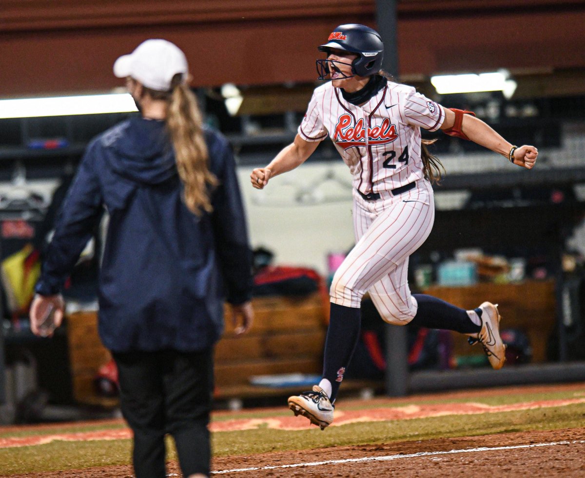 OleMissSoftball's tweet photo. 𝙋𝘼𝙍𝙏𝙔 𝘼𝙏 𝙏𝙃𝙀 𝙋𝙇𝘼𝙏𝙀 🎉

#HottyToddy | @auddygillespie https://t.co/3drrSYtlNQ