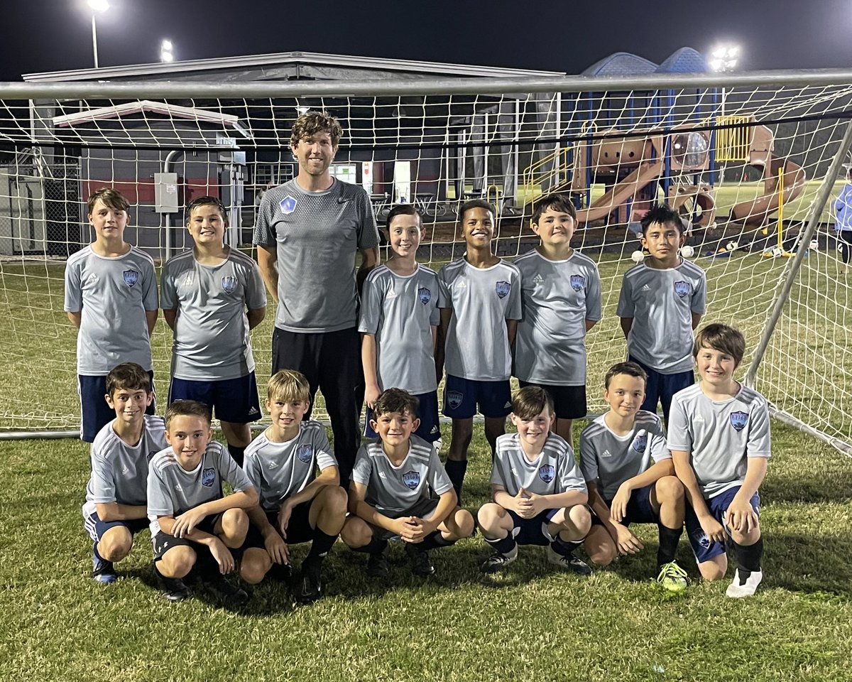 NeilScott8's tweet photo. Had a fantastic time working with the @ReignFutbol ‘09 Boys for a private team clinic!  This skillful group had plenty of energy, worked hard, listened well, and hopefully learned while having some fun. ⚽️ https://t.co/di7WmlKQUK
