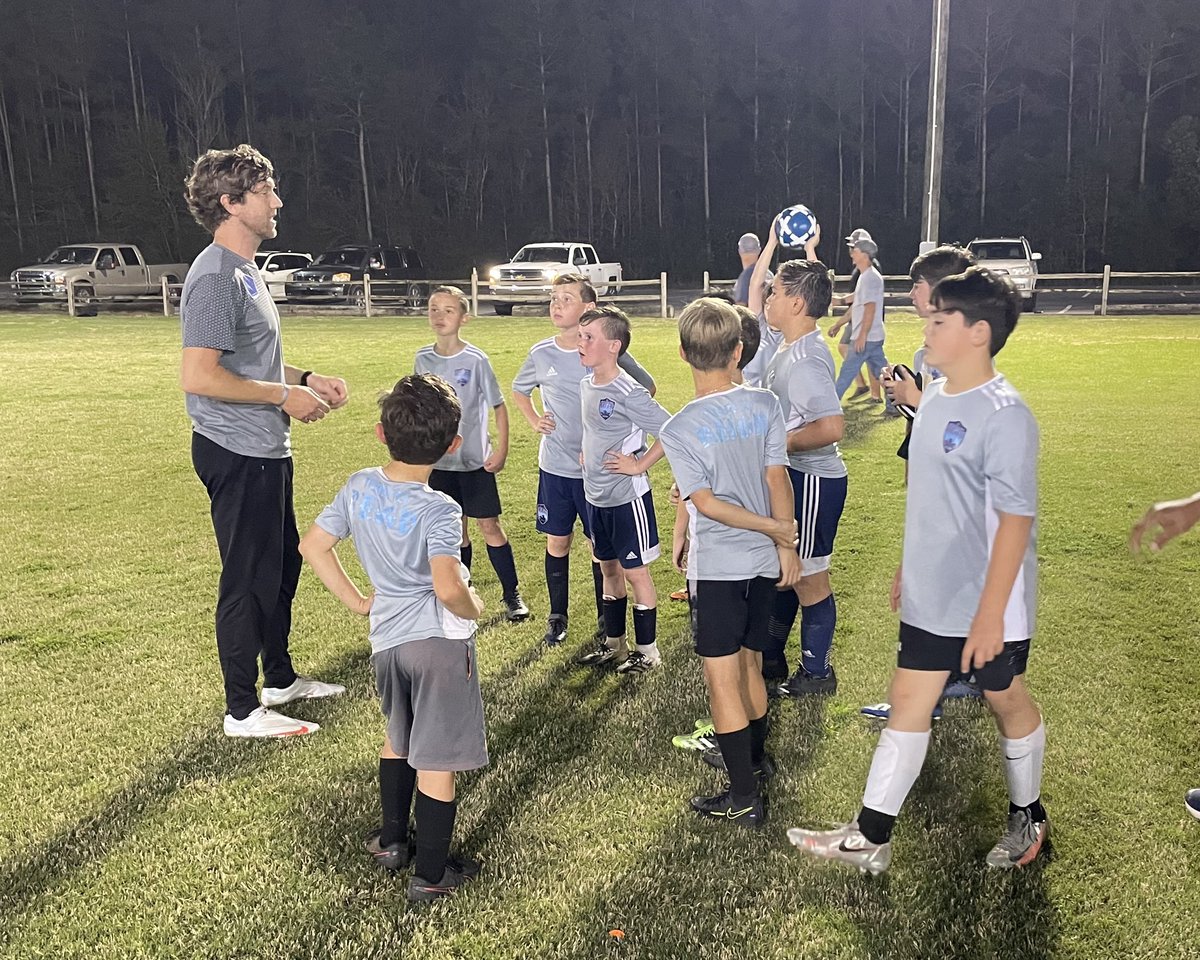 NeilScott8's tweet photo. Had a fantastic time working with the @ReignFutbol ‘09 Boys for a private team clinic!  This skillful group had plenty of energy, worked hard, listened well, and hopefully learned while having some fun. ⚽️ https://t.co/di7WmlKQUK