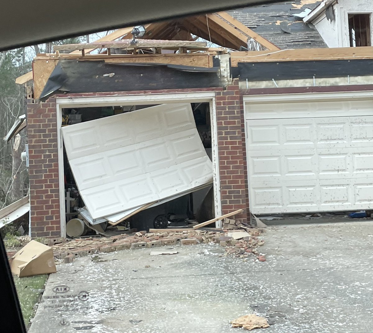 caraokee82's tweet photo. @WVTM13 We survived the tornado in Greystone Farms. Here is the heartbreaking aftermath. https://t.co/rmH4xmcedj