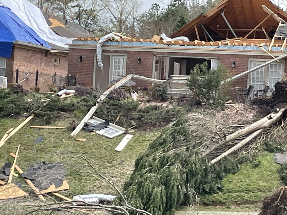 caraokee82's tweet photo. @WVTM13 We survived the tornado in Greystone Farms. Here is the heartbreaking aftermath. https://t.co/rmH4xmcedj