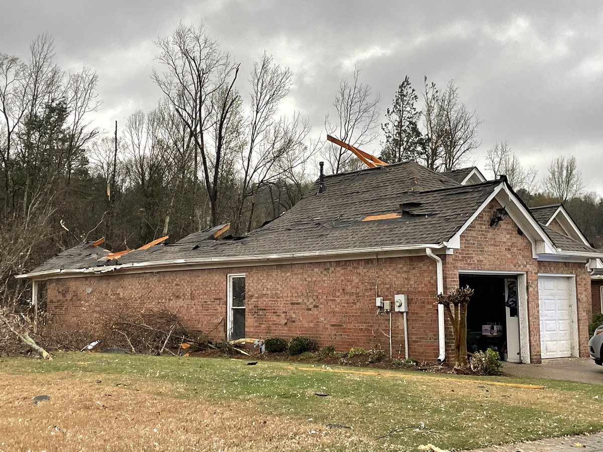 caraokee82's tweet photo. @WVTM13 We survived the tornado in Greystone Farms. Here is the heartbreaking aftermath. https://t.co/rmH4xmcedj