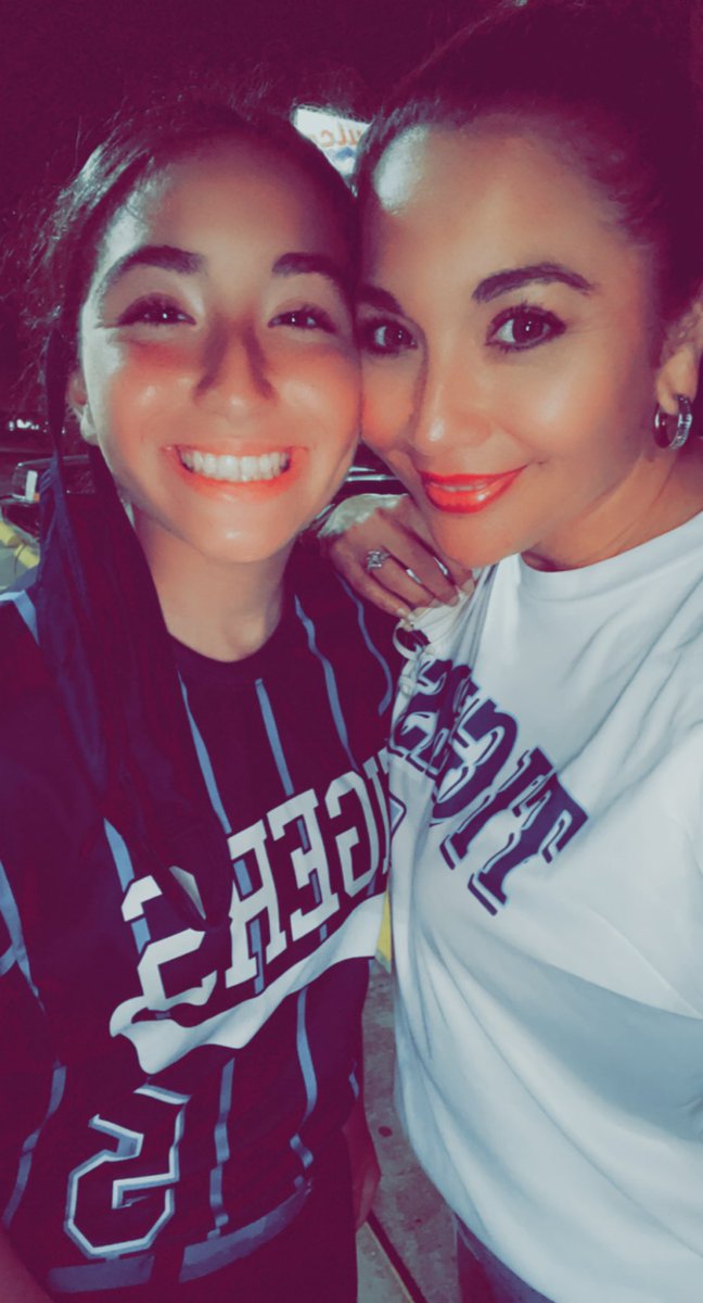 Amyleal_mata's tweet photo. Carroll Lady Tigers🐯win over King 14-0
So proud of all these ladies!! Love my girl!! Keep grinding princess!! 💪🏽🥎💨 @Aylah_Mata
#lovemy5 #carrolltigerssoftball #fearlessfreshman https://t.co/nYVW6cQlBr